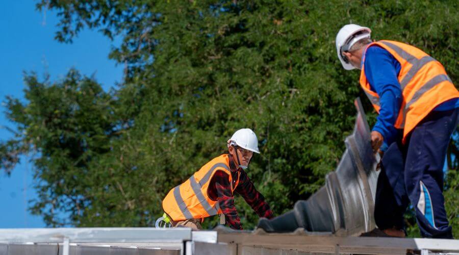 Professional gutter cleaning in Indian Lake Estates, FL
